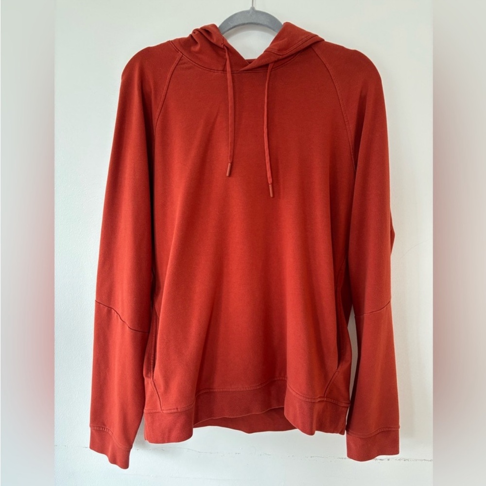 Lululemon Rust Men’s Hooded Sweatshirt. Size L